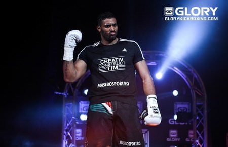 Benjamin Adegbuyi quiere combate por el título o a Badr Hari